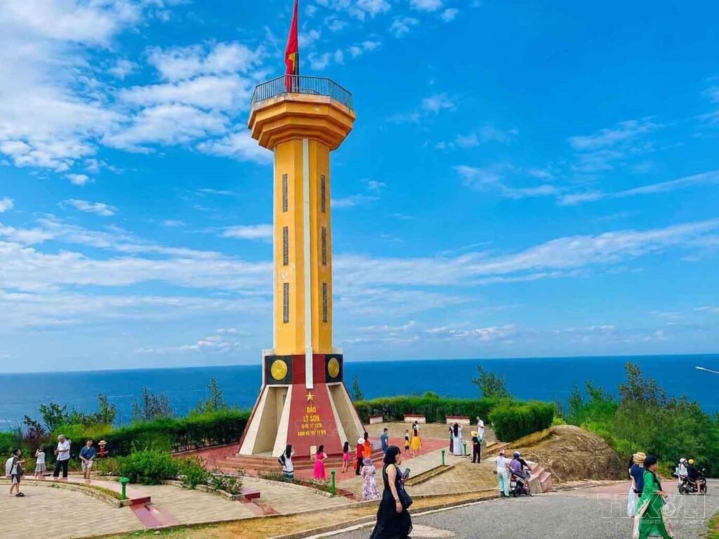 Đặc khu Lý Sơn (Quảng Ngãi) thu hút du khách đến tham quan, trải nghiệm
