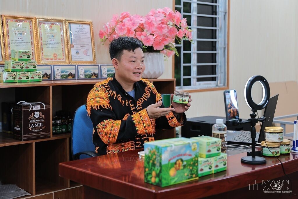 Thanh niên dân tộc Dao bứt phá kinh tế từ đặc sản vùng núi Mẫu Sơn