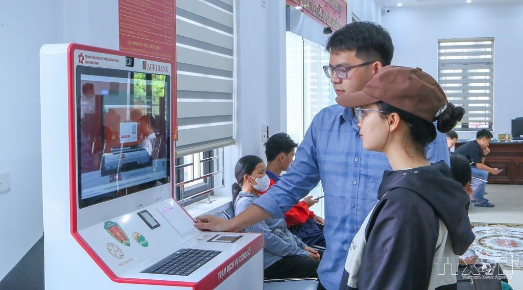 Ninh Bình đưa Kiosk hành chính công thông minh đến gần người dân