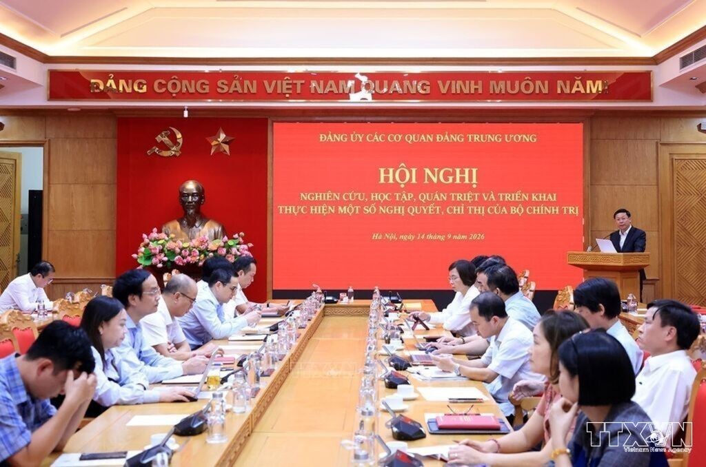 Conference on studies and implements Politburo resolutions and directive