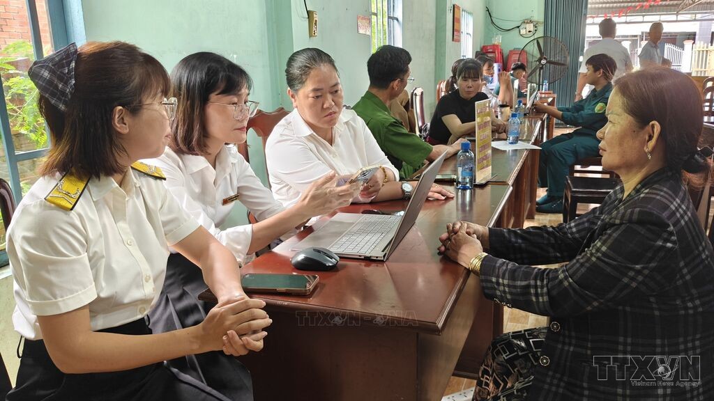 Mô hình “Tổ Dịch vụ công lưu động” tại phường Đồng Phú (Đồng Nai)