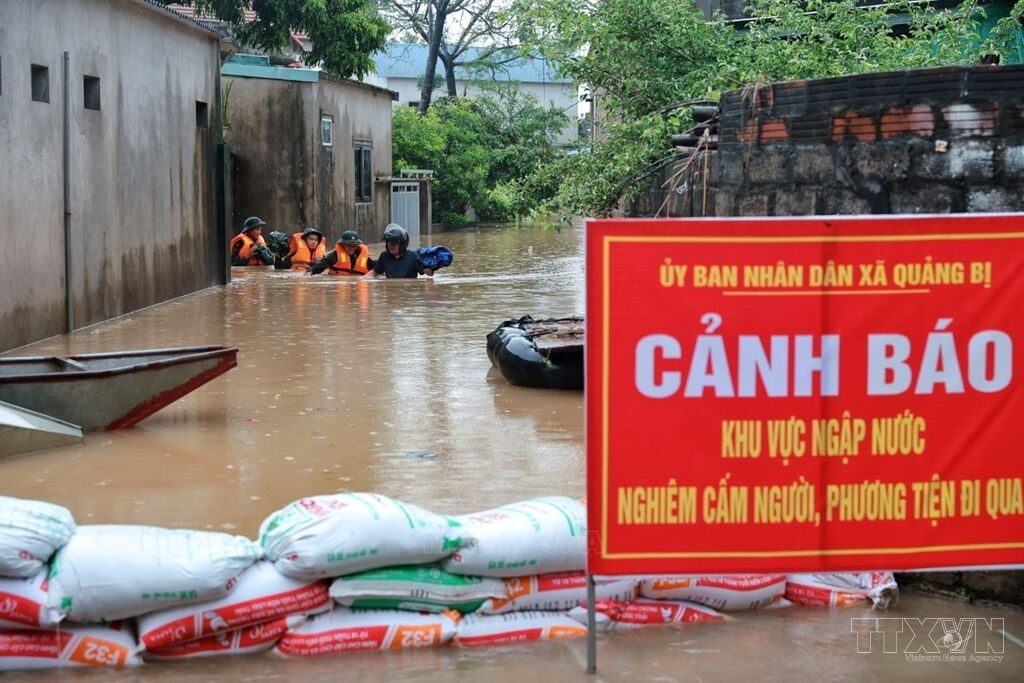 Thành phố Hà Nội khẩn trương ứng phó với lũ