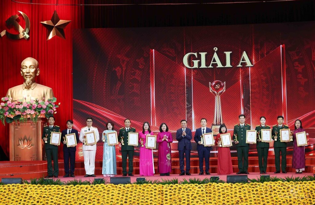 Lễ trao giải Cuộc thi chính luận về bảo vệ nền tảng tư tưởng của Đảng lần thứ 6