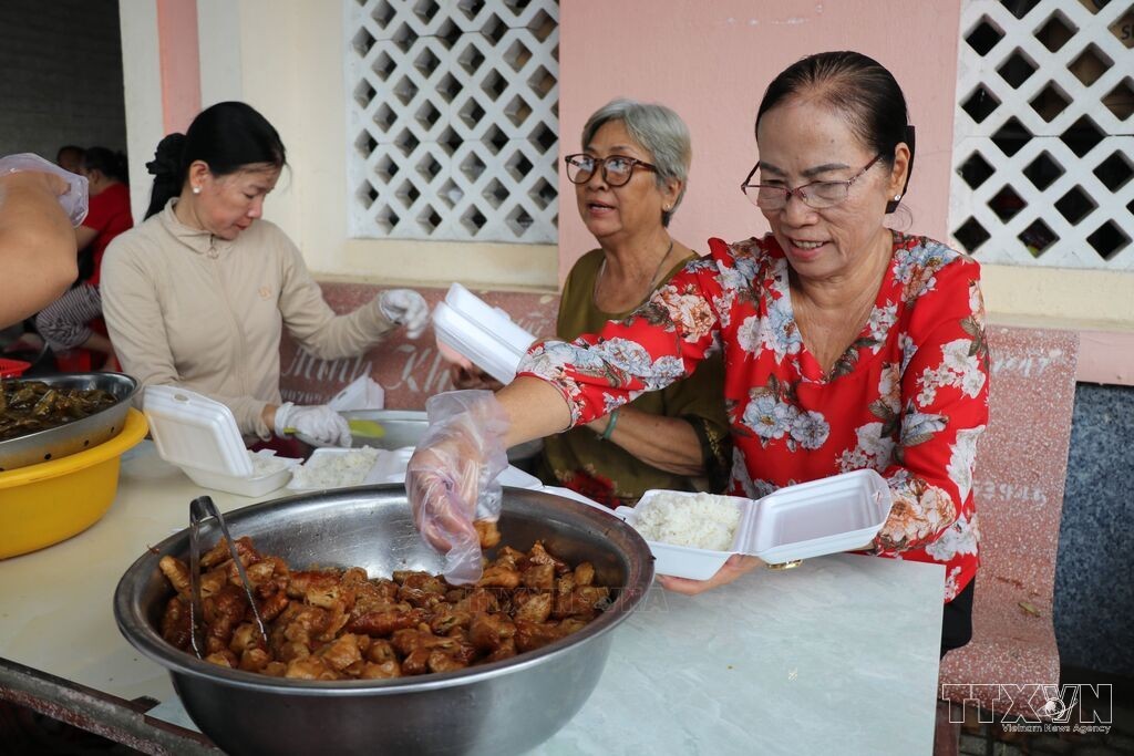 Vĩnh Long: Người phụ nữ bền bỉ với hành trình sẻ chia